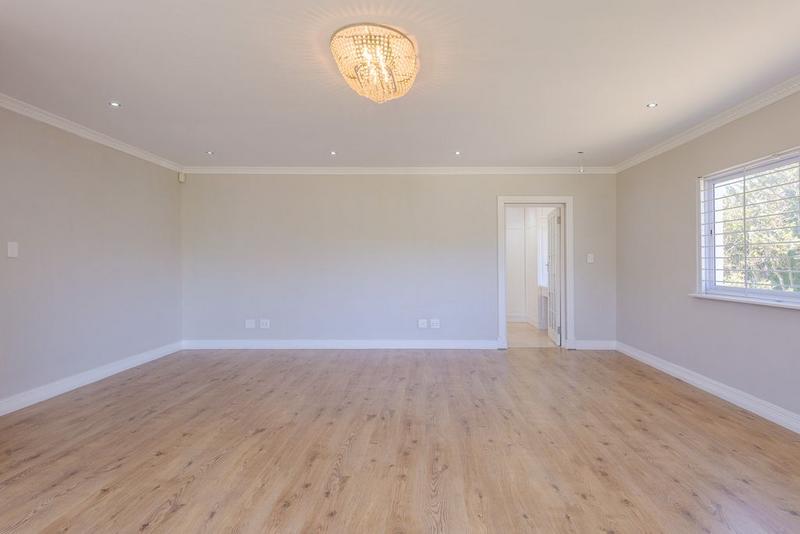 To Let 5 Bedroom Property for Rent in Constantia Western Cape